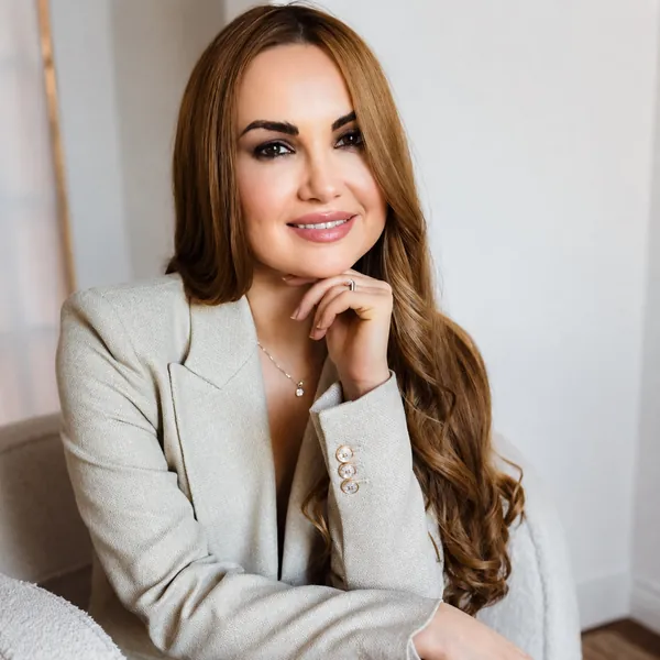 Julia Umarova, Calgary mortgage broker