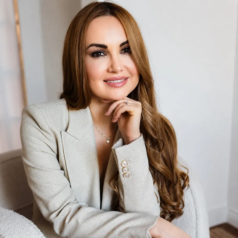 Julia Umarova, Calgary mortgage broker